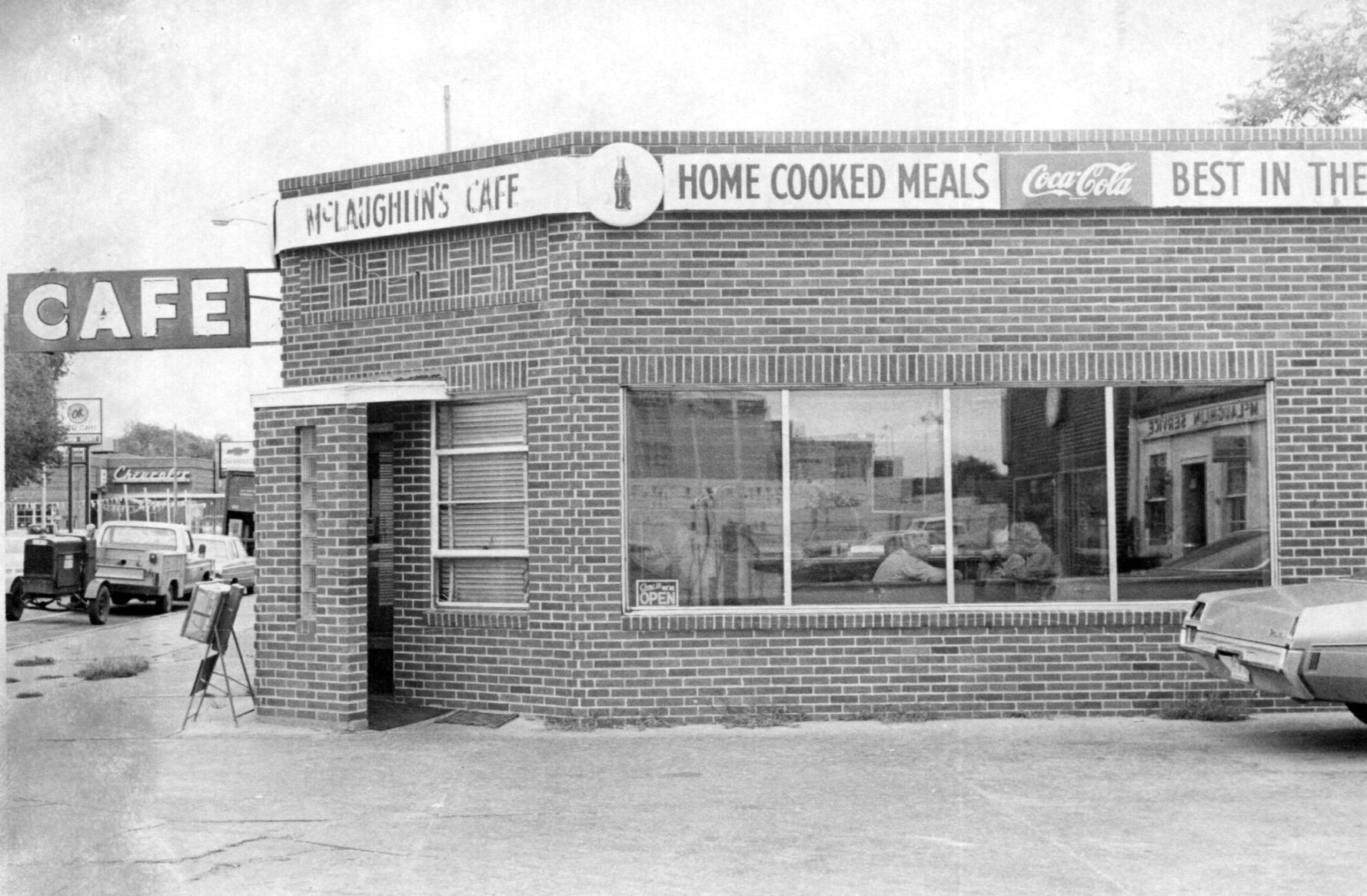 McLaughlin's Cafe and Station, 402 E 4th, NP, ca. 1970s (NPT file photo).jpg